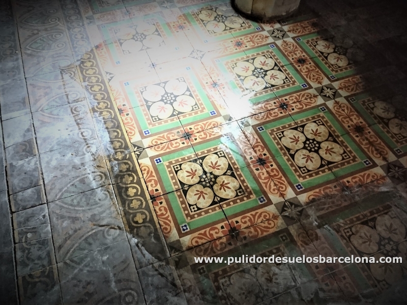  Si estás buscando&nbsp;Pulido de suelos en Sitges estamos muy cerca de ti. Rebaje, pulido, lijado de suelos rugosos de mosaico y mármol. Somos&nbsp;especialistas en Pulido de suelos, y ofrecemos nuestros servicios en Sitges. Solicita más información llamándonos a los teléfonos:93 232 00 42 &nbsp;