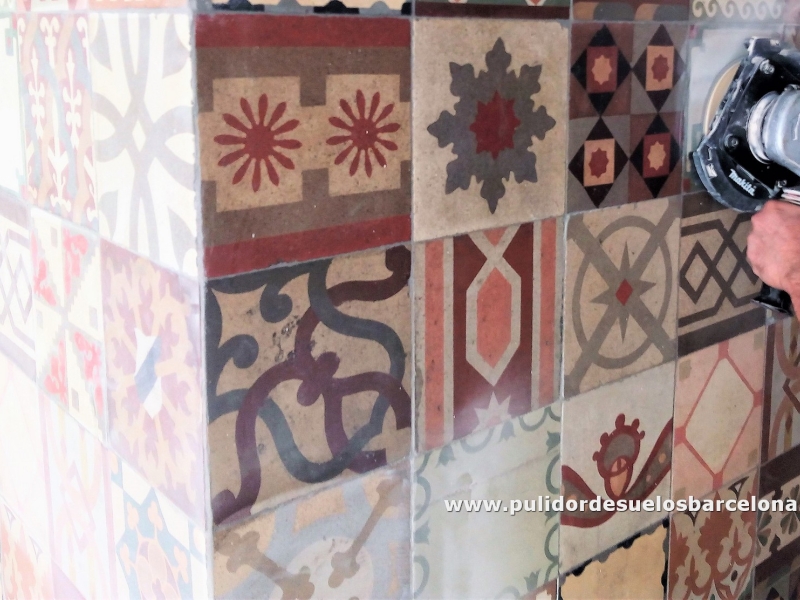 Pulidor de suelos barcelona.com pulimos baldosa de mosaico hidráulico en paredes de cocina y baños.
