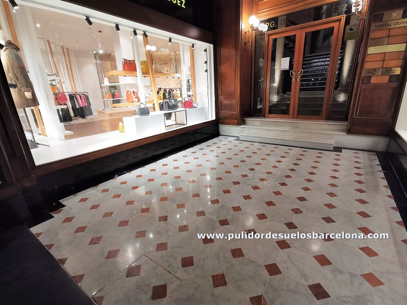 Servicio de apomazado de mármoles en suelos de Barcelona. Tratamiento, pulido de superficies con acabados de máxima protección contra manchas domesticas. Calle Aragón, 467. T.932320042 Sr. Alejandro Rodríguez