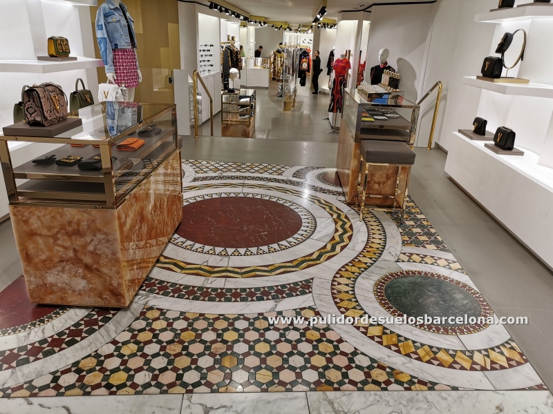 Servicio de pulido y restauración de todo tipo de mármoles con sede en Barcelona carrer de Aragón, 467 Barcelona. Ademas suministramos ceras de calida profesional para uso doméstico en locales y casas particulares.