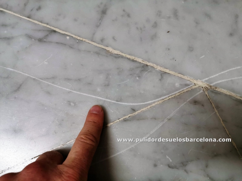 Si sus&nbsp;suelos de Mármol&nbsp;están rayados y a pesar de las limpiezas continuadas siguen igual de rugosos y sucios, sin duda debe contar con nosotros. Somos especialistas en&nbsp;rebaje, pulido, limpieza y protección de Mármol y Terrazo. Servicio de acabado de suelos.