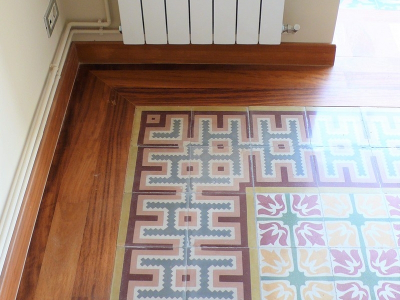Nos encargamos de&nbsp;quitar cola pegamento y restos de cemento o parquet. Tratamiento de&nbsp;limpieza, encerado y protección de pavimentos de suelos&nbsp;de plástico vinílico sintasol.&nbsp;Técnica propia de&nbsp;pulido ecológico y antialérgico&nbsp;con reducción de polvo 90%.&nbsp;Recuperación de colores originales.