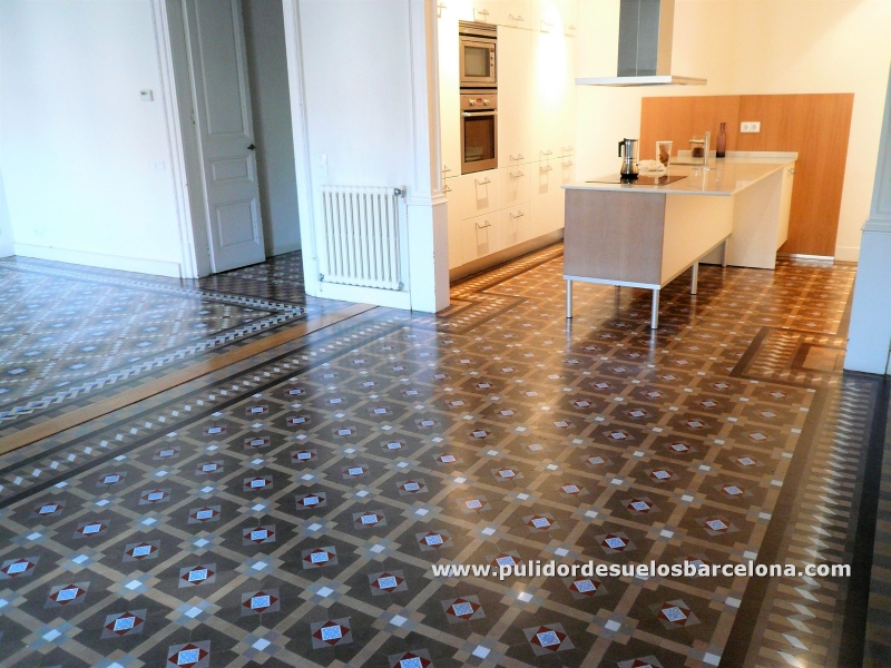 La&nbsp;Cera líquida&nbsp;y personalizada de&nbsp;Pulidos Barcino&nbsp;es la versión mejorada de emulsiones de ceras naturales, y es ideal para el mantenimiento de&nbsp;pavimentos de mosaico Nolla. Sirve también como intensificador del brillo tras el cristalizado.