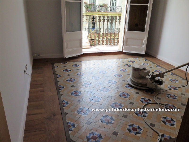Soluciones a&nbsp;cómo abrillantar, pulir y limpiar suelos antiguos de Barro y Gres&nbsp;en Girona en interiores o exteriores. Somos especialistas en el&nbsp;pulido, encerado y protección de suelos porosos de piedra y Pizarra. Precio 40€xm2 Nos encargamos de&nbsp;quitar cola pegamento y restos de cemento o parquet. Tratamiento de&nbsp;limpieza y encerado.