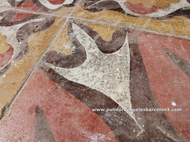Ofrecemos el mejor tratamiento personalizado de limpieza, pulido y abrillantado&nbsp;que realzará la belleza natural y centenaria de su hogar. Servicio de acabado de suelos.&nbsp;Puede confiar en nuestra larga trayectoria y contratar un profesional pulidor de suelos en Barcelona para lijar, pulir, rejuntar, rebajar o abrillantar suelo de baldosas de mosaico antiguo.