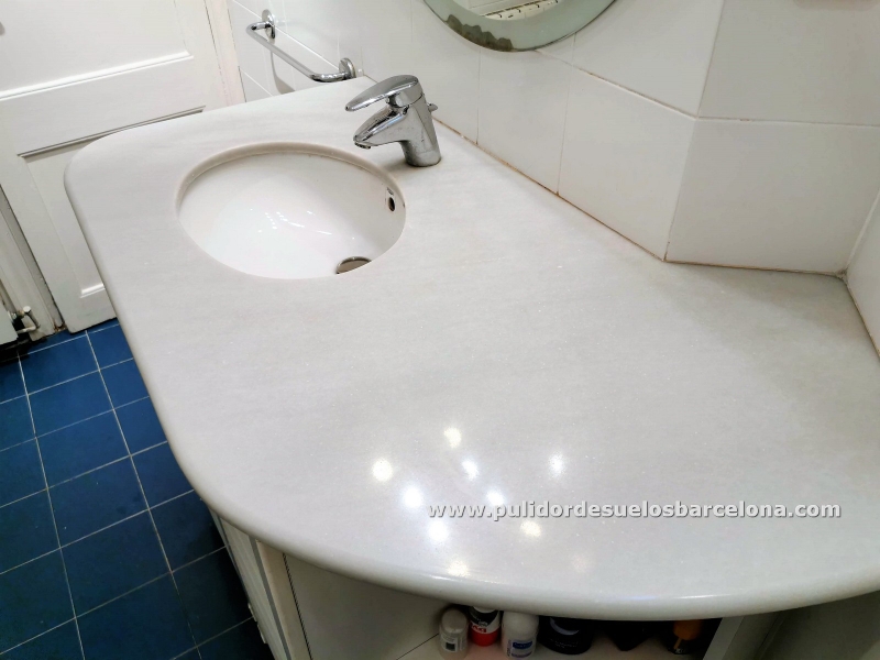 Pulido y abrillantado de encimeras de mármol Macael y Carrara. Reparación de todo tipo de mármoles en encimeras y paredes. Mármol crema marfil, rojo alicante, marrón emperador, negro Marquina, macael, blanco macael. Dirección: Calle Aragón 467, 08013, Barcelona