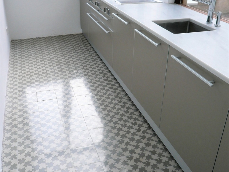 Beneficios&nbsp;Cera protectora&nbsp;sella superficies porosas .Potencia los colores originales de la baldosa. Incrementa la dureza&nbsp;del suelo. Trabajos de pulir y abrillantar pavimentos y paredes. Pulidor de suelos Barcelona.&nbsp;