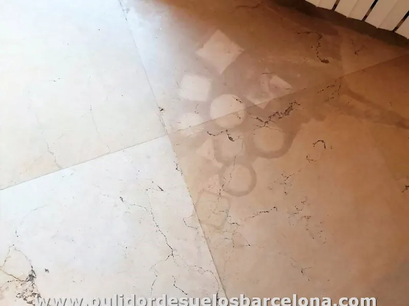 Cómo quitar manchas en suelo de mármol, barcelona pulido de suelos. Quitar manchas de vino, aceite, óxido en suelos de mármol, terrazo y hormigón. Pulidores de suelos en Girona y Barcelona.