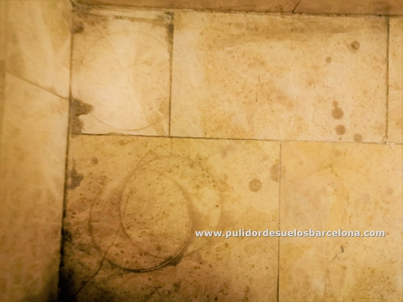 Si sus&nbsp;encimeras de mármol&nbsp;están manchadas, envejecidos, rayadas y a pesar de las limpiezas continuadas siguen igual de rugosas y sucias, sin duda debe contar con nosotros. T.932320042&nbsp; Servicio de acabado de suelo.