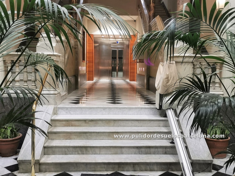 Somos especialista en el pulido y restauración de escaleras de suelos de mármol de todo tipo en Barcelona y provincia.
