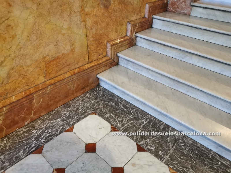 Pulido de suelos de mármoles, escalones, paredes de comunidad de vecinos, locales y vivienda.&nbsp;Dirección: Calle Aragón 467, 08013, Barcelona&nbsp; Sr. Alejandro Rodríguez Teléfonos: T .639 33 70 31 &nbsp;y &nbsp;T.932 32 00 42