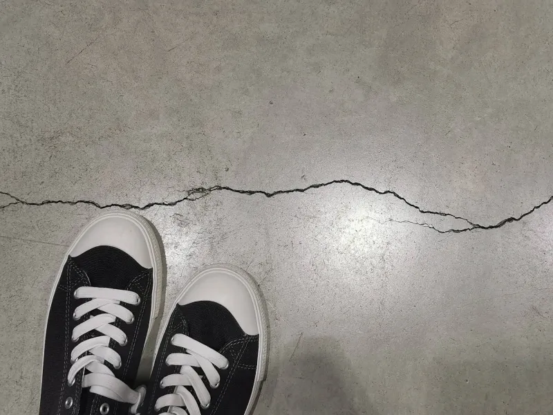 Somos especialistas en la reparación, restauración y pulido de sueperficies con grietas, agujeros y otras patologías. Carrer de Aragón, 467 Barcelona. Puedes llamarnos al T.932 23 00 42 Sr. Alejandro Rodríguez